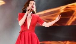 Giang Hồng Ngọc một mình một kiểu hát bolero trong gameshow 'Cặp đôi hoàn hảo'